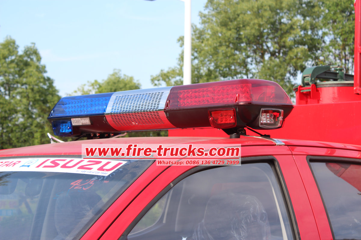 Isuzu 4x4 pickup small fire truck