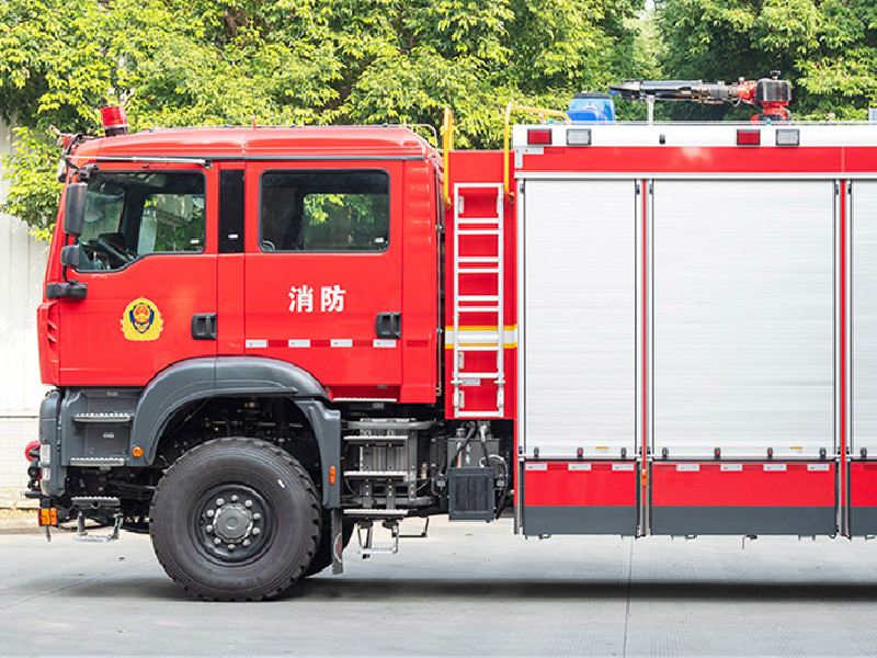 HOWO 4x4 tunnel rescue fire truck with double cabin