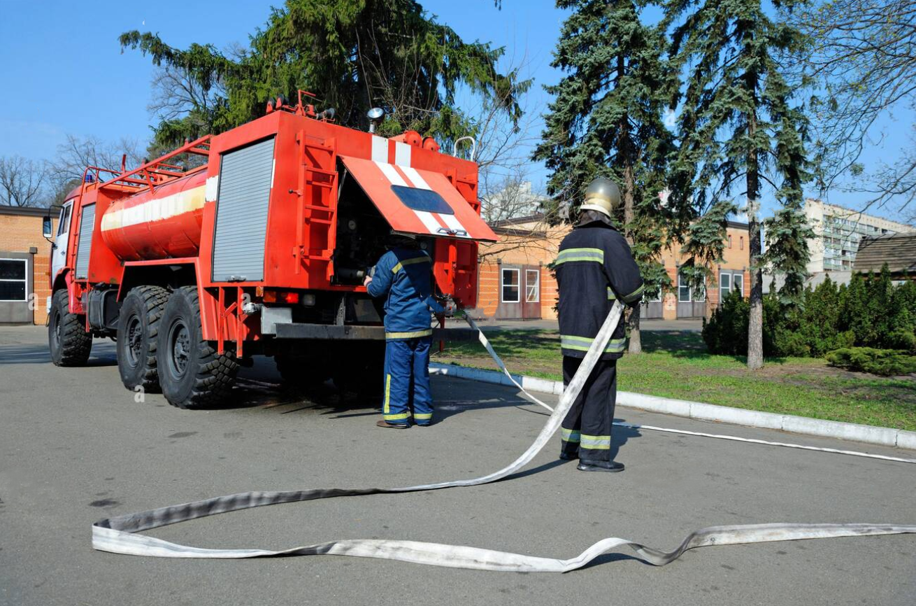 Isuzu 12000L fire sprinkler truck