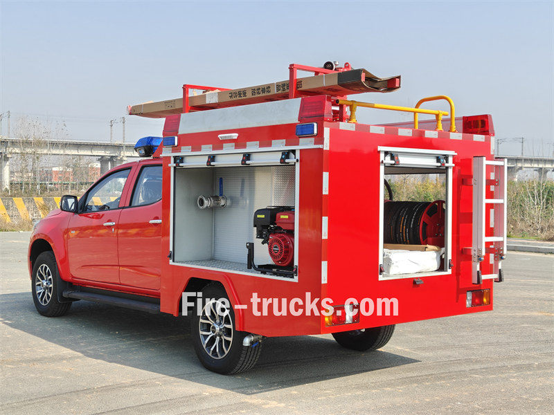 Moldova ISUZU 4x4 fire truck pickup